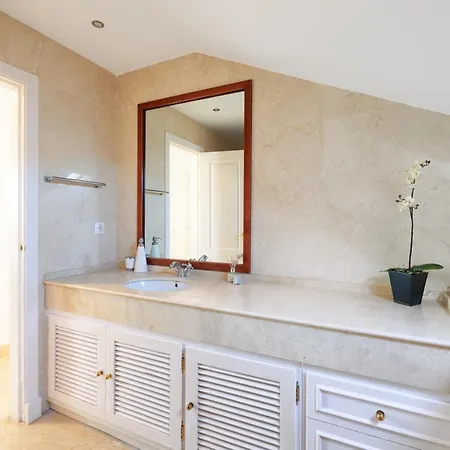 4 Bedroom In Noray, San Pedro Apartment *